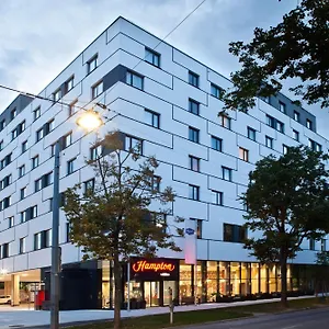Hampton By Hilton Messe Отель