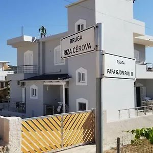 Kleo , Ksamil Albania